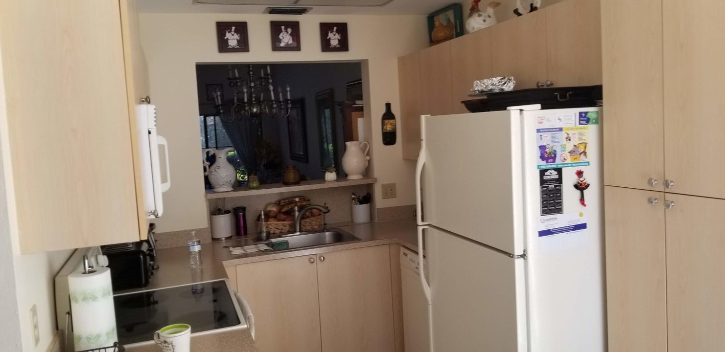 Vendido Recientemente: $1,600 (2 camas, 2 baños, 1123 Pies cuadrados)