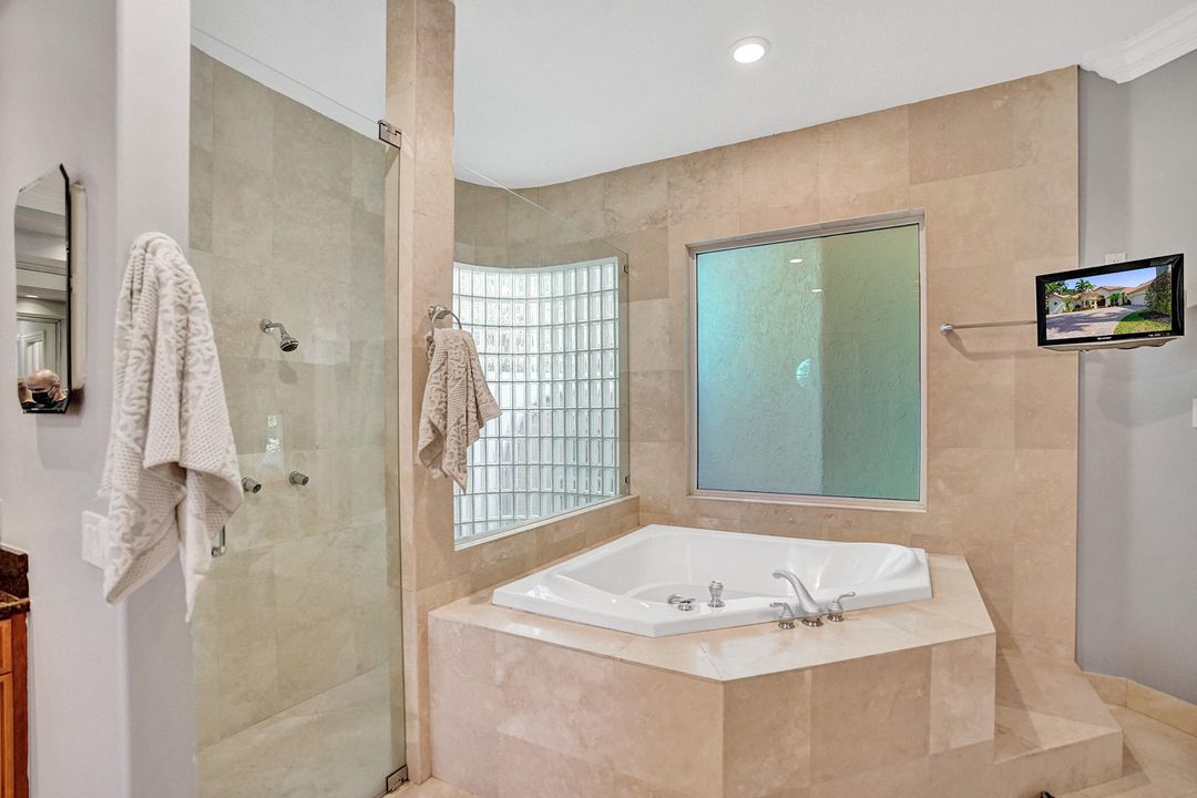 Недавно продано: $1,200,000 (5 спален, 3 ванн, 4283 Квадратных фут)