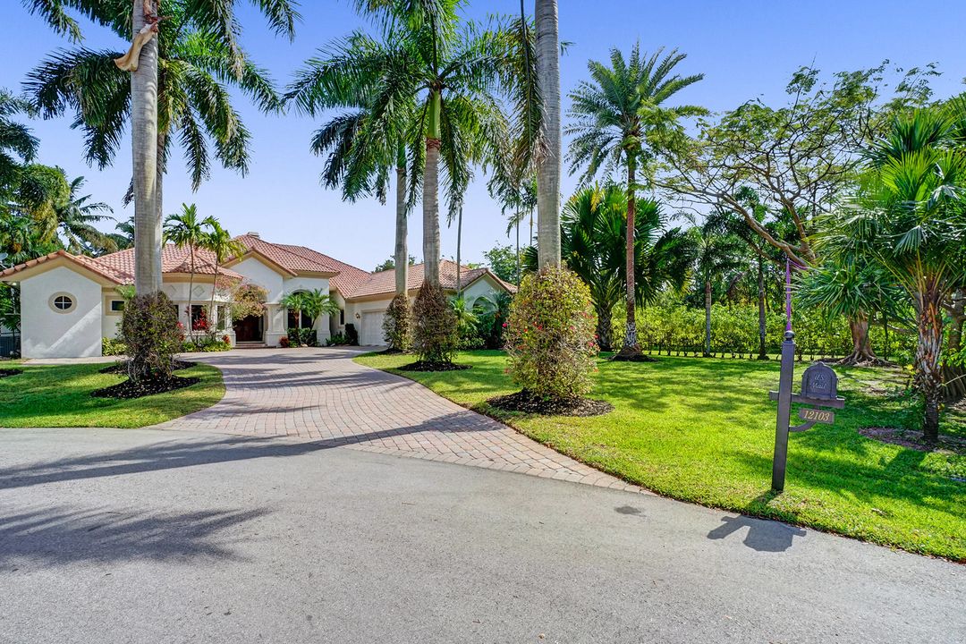 Recently Sold: $1,200,000 (5 beds, 3 baths, 4283 Square Feet)
