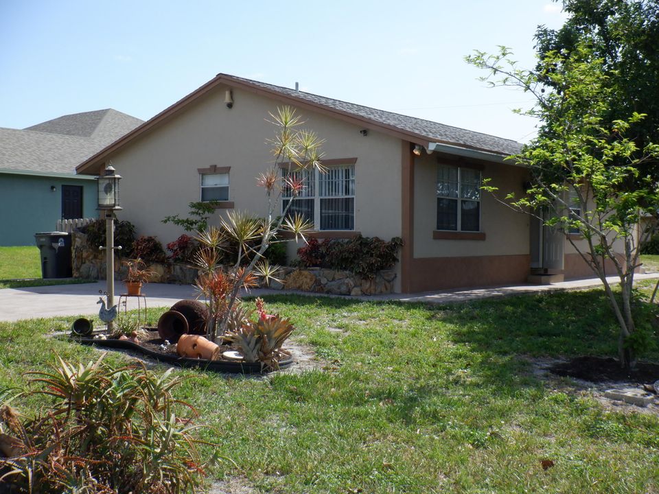 Recently Rented: $2,000 (3 beds, 2 baths, 1204 Square Feet)