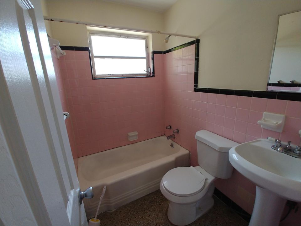 最近租的: $1,150 (2 贝兹, 1 浴室, 650 平方英尺)