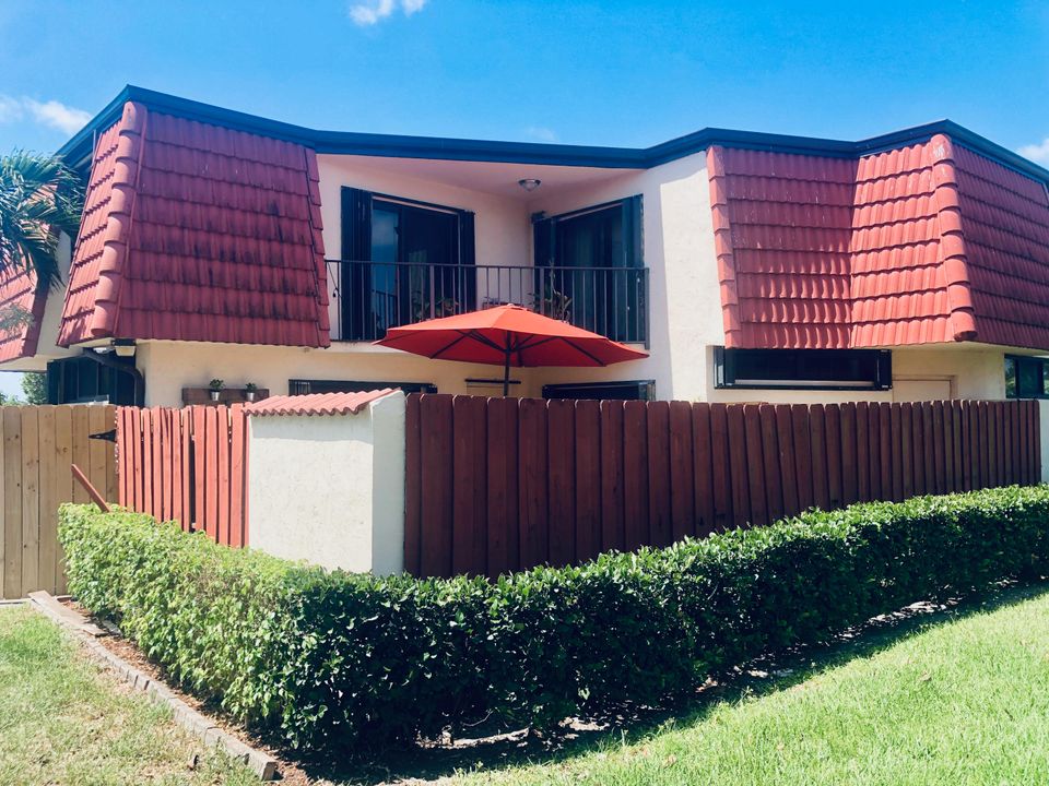 Vendido Recientemente: $242,500 (2 camas, 2 baños, 1339 Pies cuadrados)