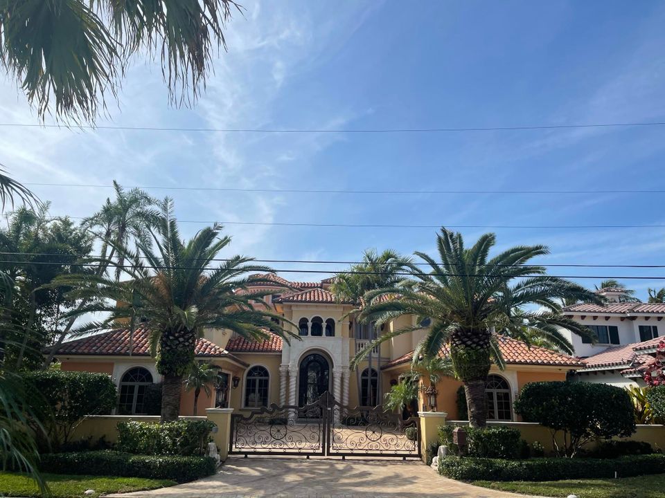 Recently Sold: $8,250,000 (8 beds, 10 baths, 10128 Square Feet)