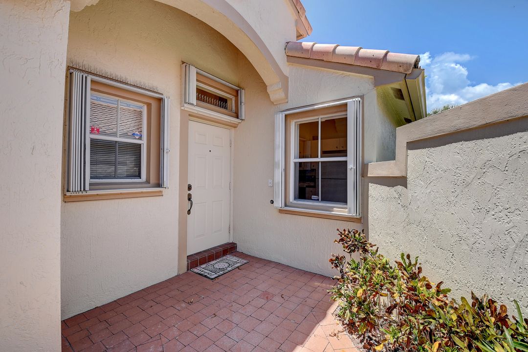 Recently Sold: $319,000 (3 beds, 2 baths, 1559 Square Feet)