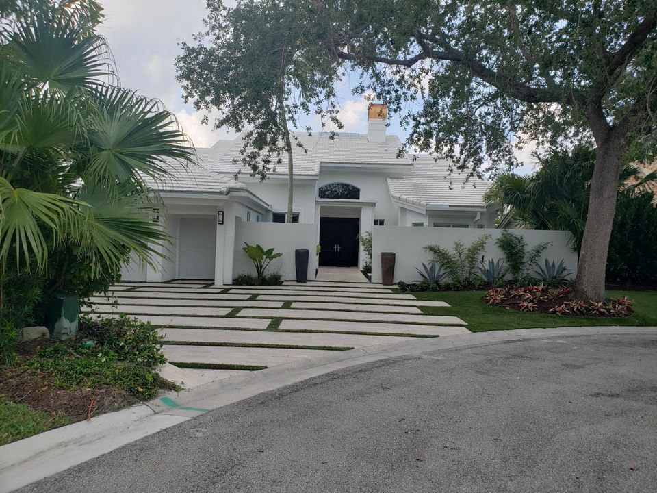 Recently Sold: $3,000,000 (3 beds, 3 baths, 2883 Square Feet)