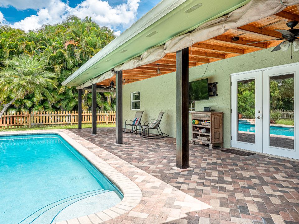 Recently Sold: $589,900 (3 beds, 2 baths, 2225 Square Feet)