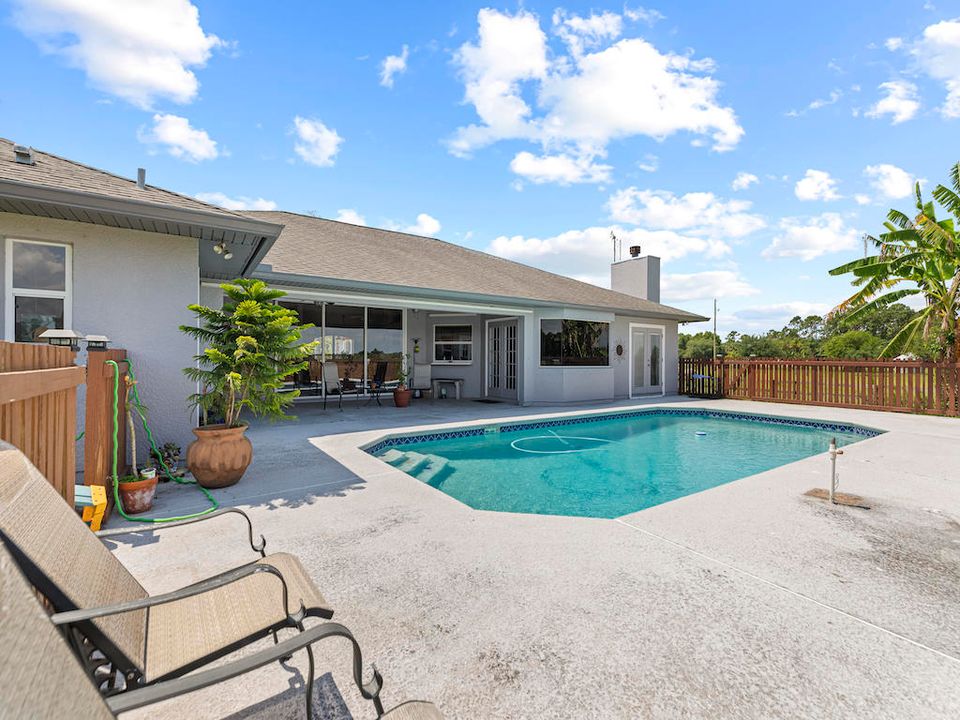 Recently Sold: $723,000 (4 beds, 3 baths, 2446 Square Feet)