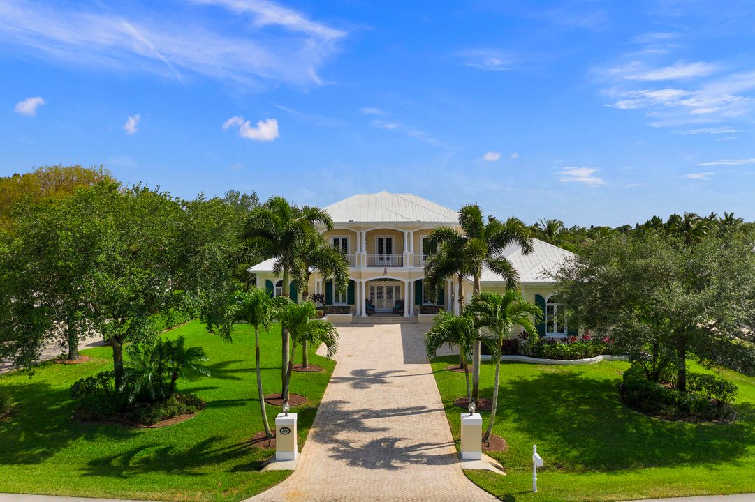 Recently Sold: $1,699,000 (5 beds, 6 baths, 6171 Square Feet)