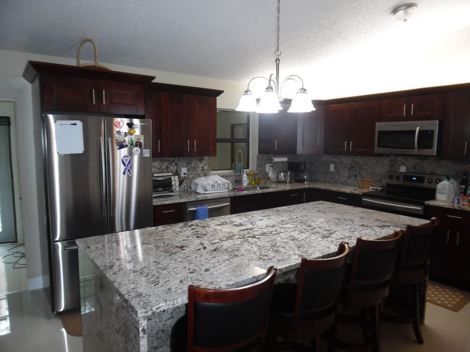 Recently Sold: $455,000 (4 beds, 2 baths, 2134 Square Feet)