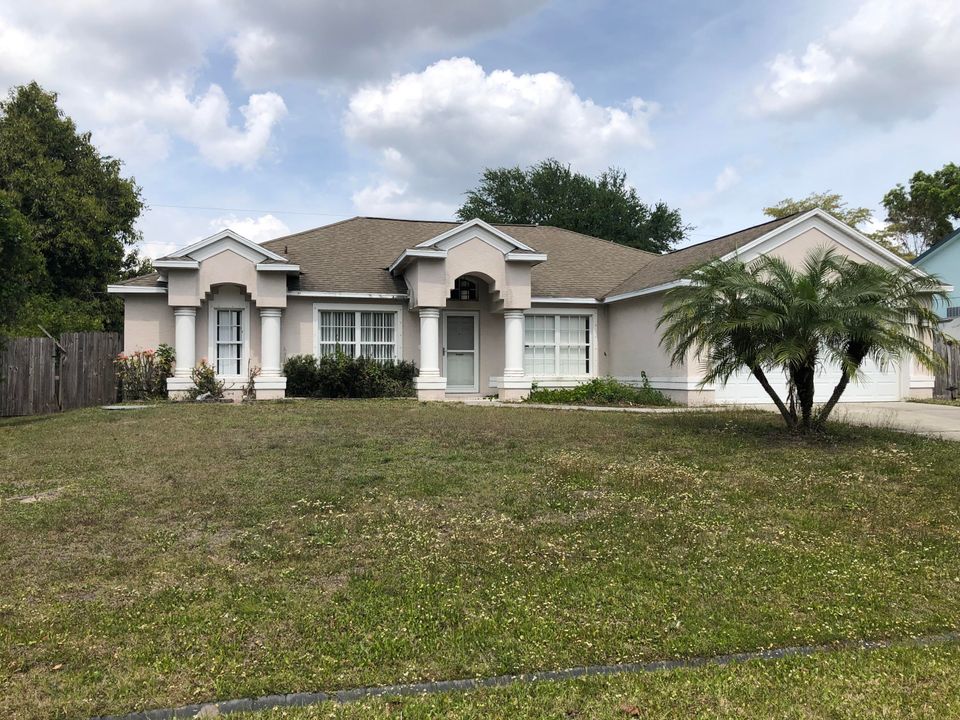 Recently Sold: $350,000 (4 beds, 2 baths, 2216 Square Feet)