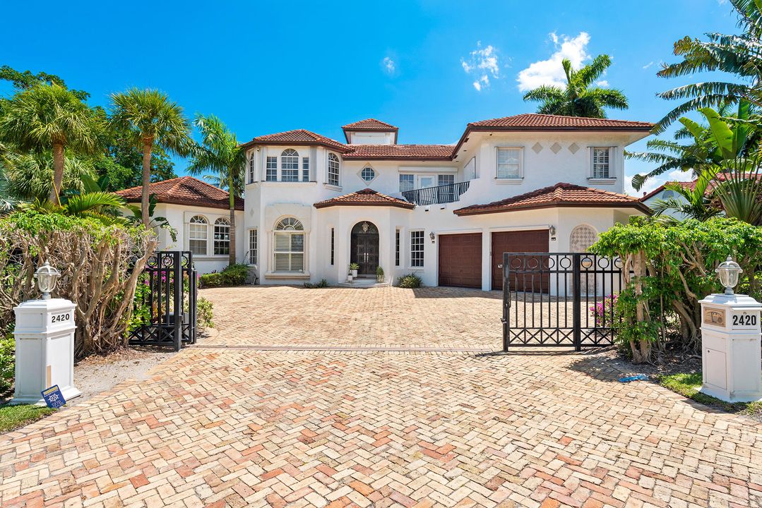 Recently Sold: $4,600,000 (5 beds, 5 baths, 6814 Square Feet)