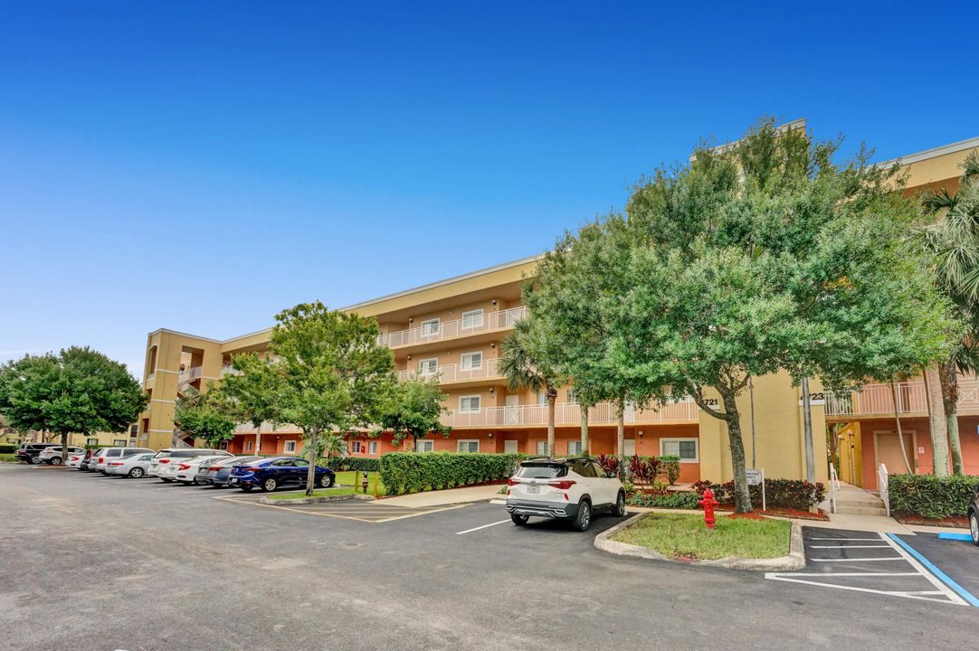 最近售出: $149,000 (3 贝兹, 2 浴室, 1391 平方英尺)