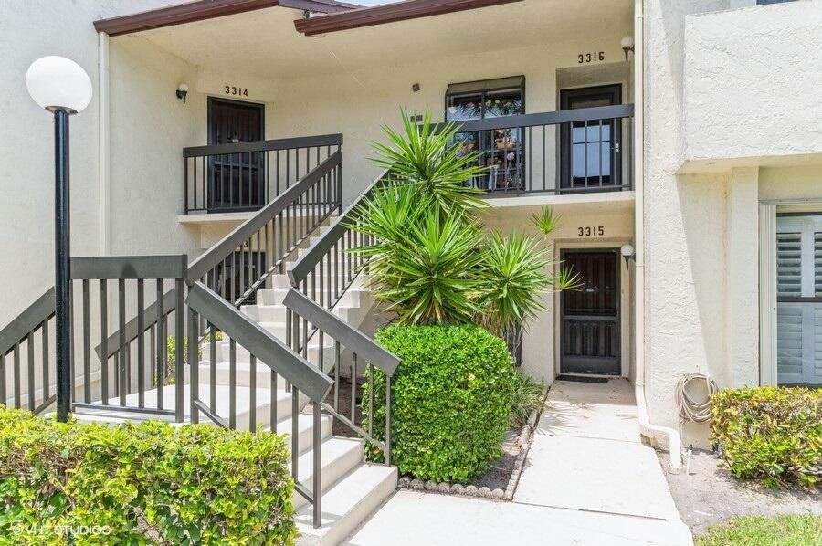 Recently Sold: $155,000 (2 beds, 2 baths, 1133 Square Feet)