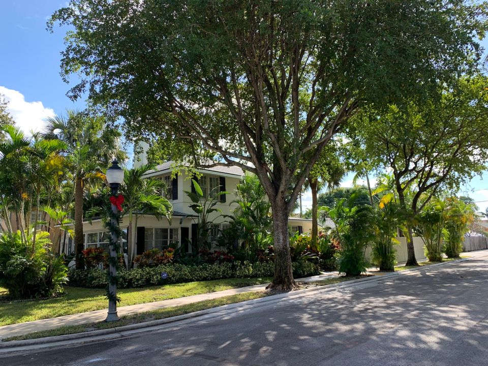 Recently Sold: $789,000 (3 beds, 2 baths, 1968 Square Feet)
