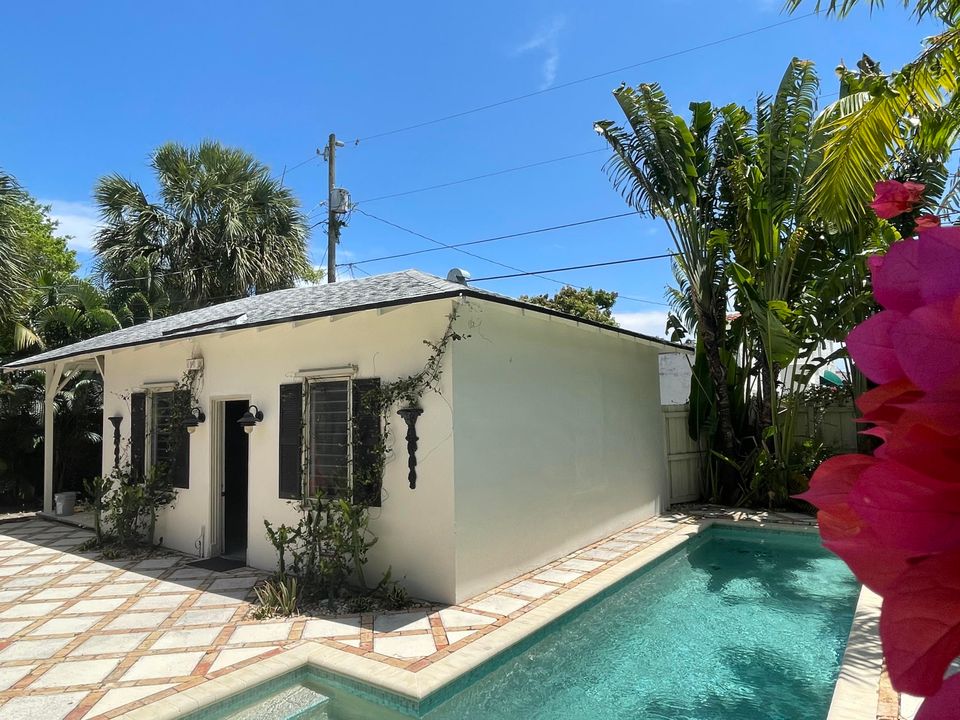 Recently Sold: $789,000 (3 beds, 2 baths, 1968 Square Feet)