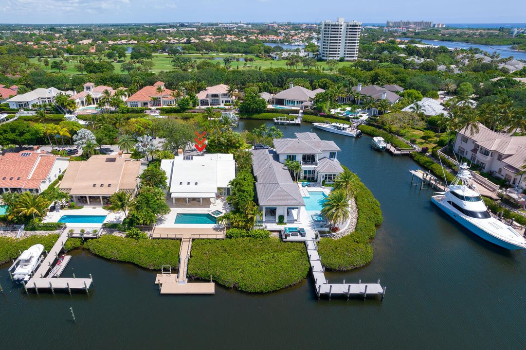 Recently Sold: $3,000,000 (3 beds, 3 baths, 2883 Square Feet)