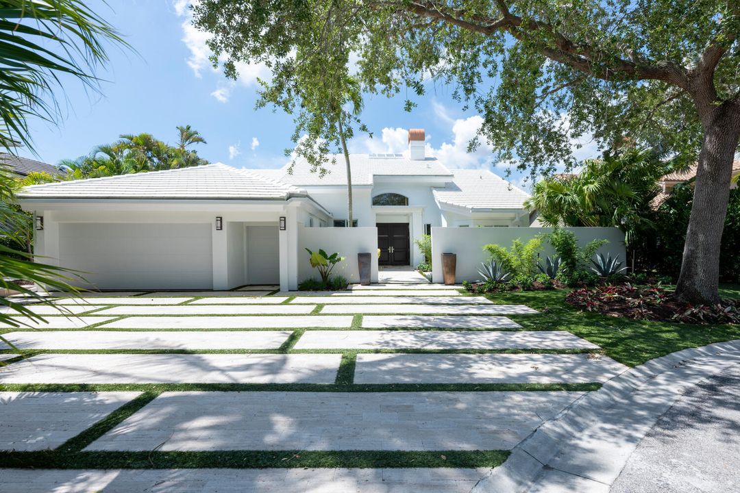 Recently Sold: $3,000,000 (3 beds, 3 baths, 2883 Square Feet)