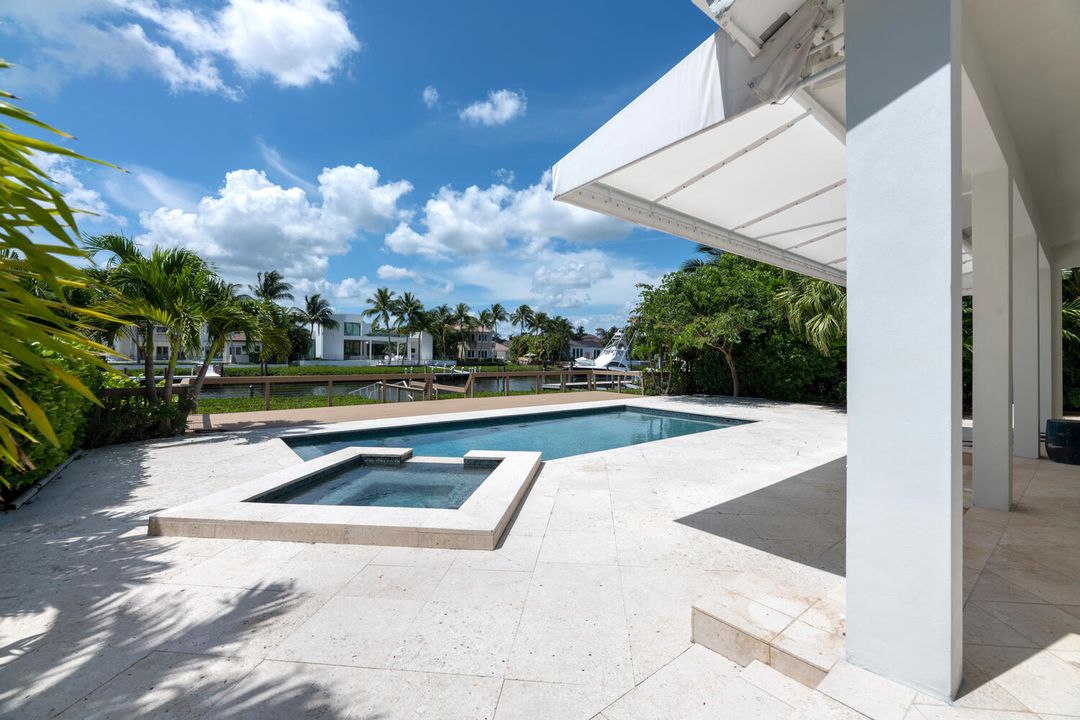 Recently Sold: $3,000,000 (3 beds, 3 baths, 2883 Square Feet)