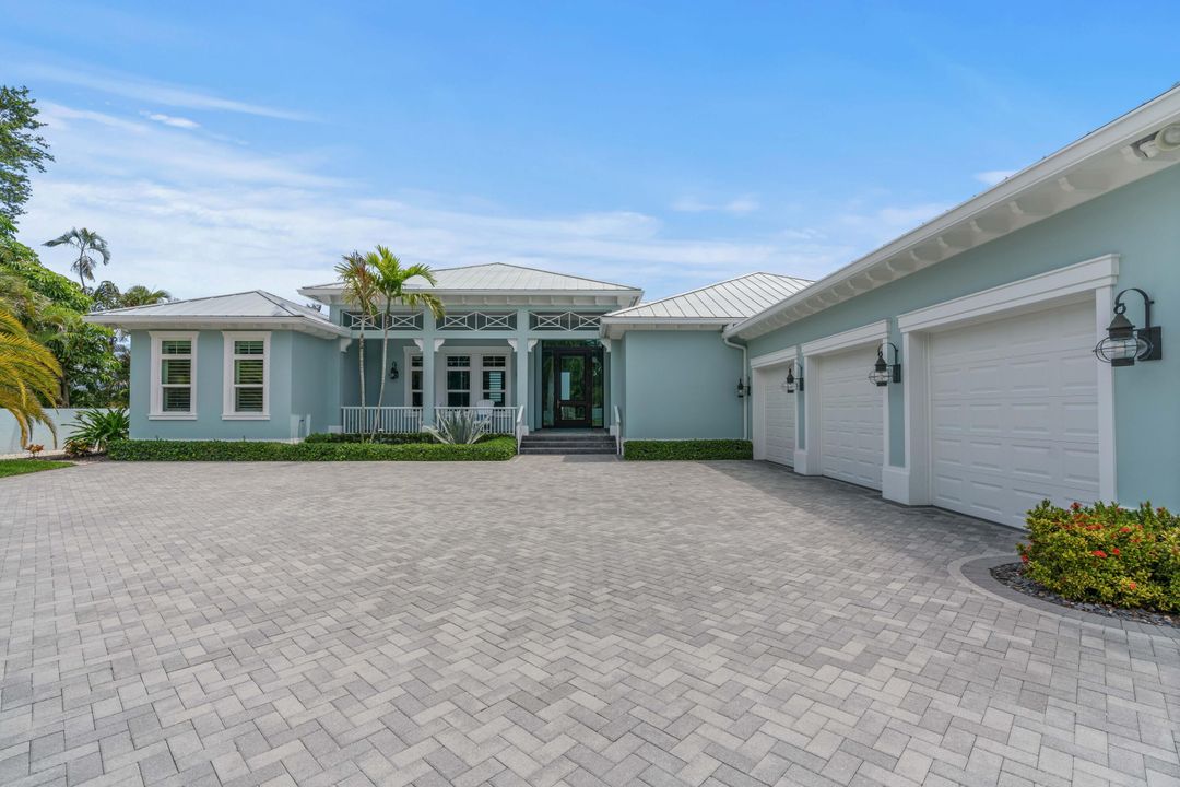 Recently Sold: $6,000,000 (4 beds, 5 baths, 4621 Square Feet)