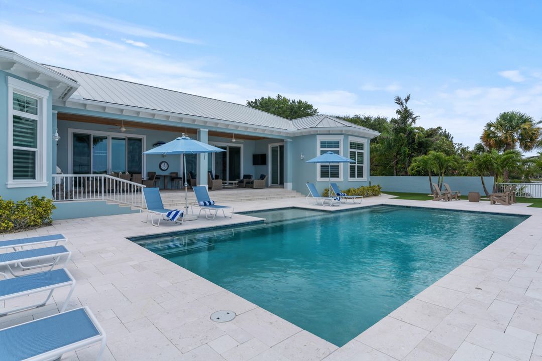 Recently Sold: $6,000,000 (4 beds, 5 baths, 4621 Square Feet)