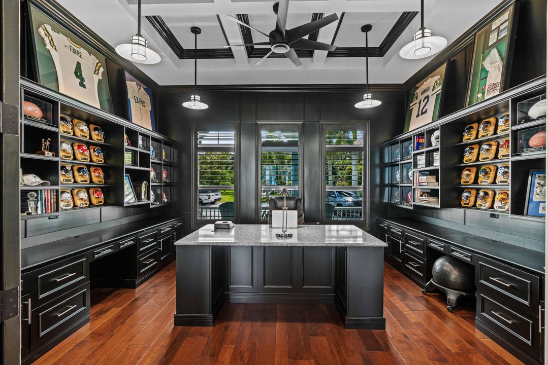 Recently Sold: $6,000,000 (4 beds, 5 baths, 4621 Square Feet)