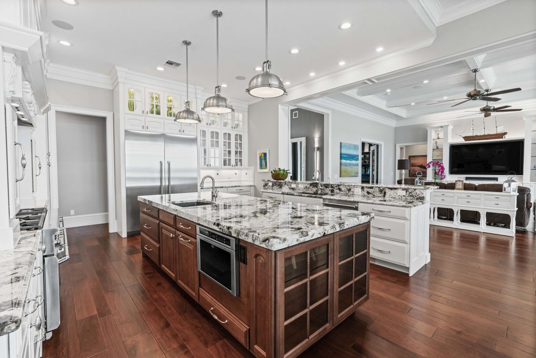 Recently Sold: $6,000,000 (4 beds, 5 baths, 4621 Square Feet)