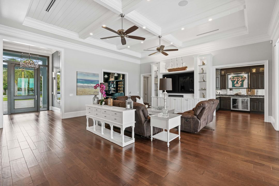 Recently Sold: $6,000,000 (4 beds, 5 baths, 4621 Square Feet)