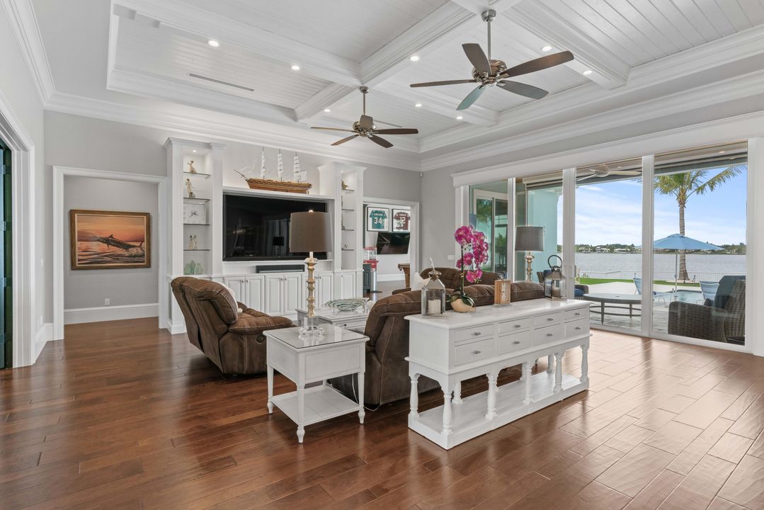 Recently Sold: $6,000,000 (4 beds, 5 baths, 4621 Square Feet)