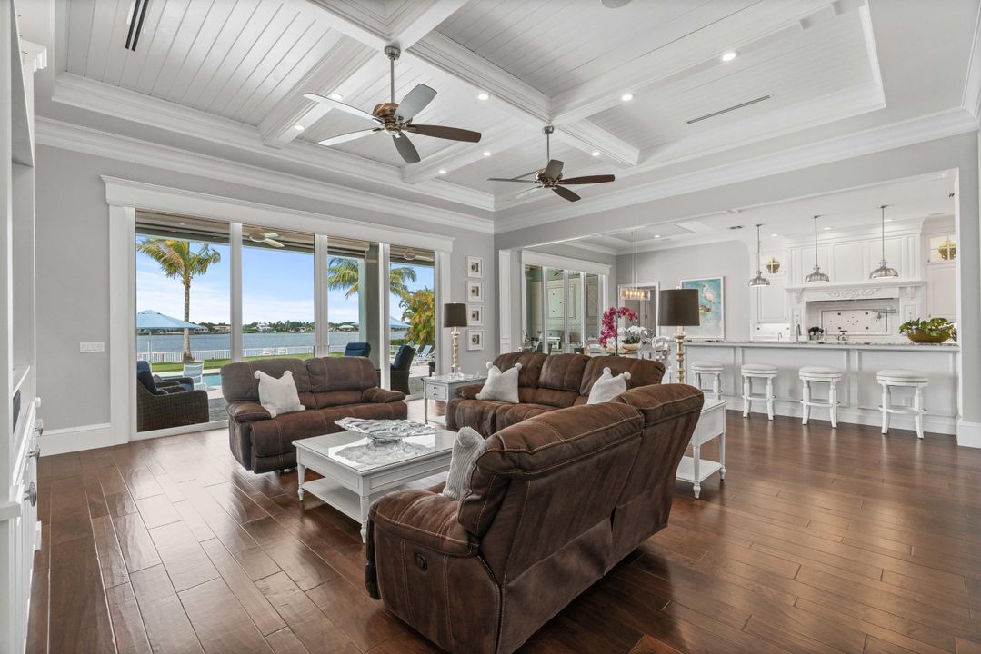 Recently Sold: $6,000,000 (4 beds, 5 baths, 4621 Square Feet)