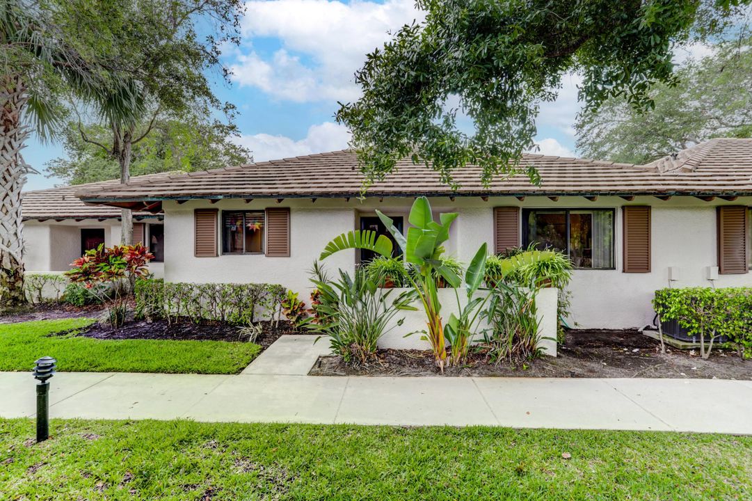 最近售出: $339,000 (2 贝兹, 2 浴室, 1135 平方英尺)