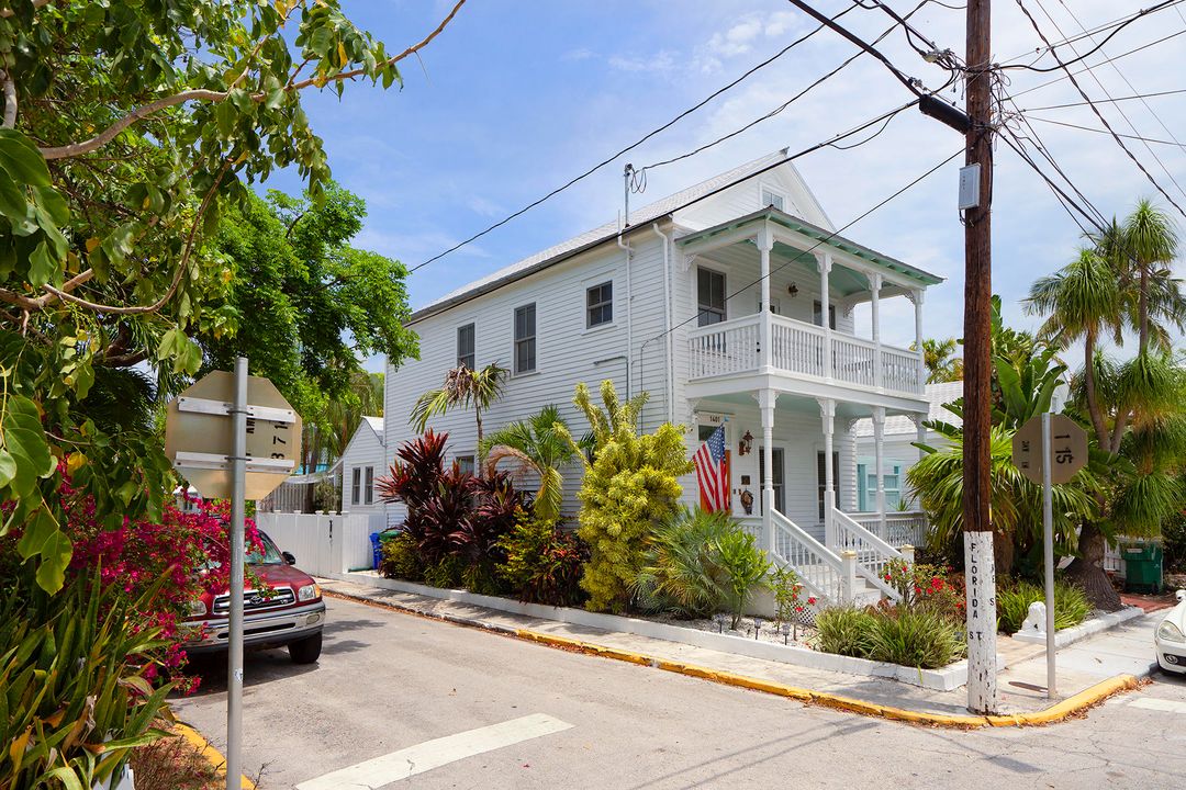 Recently Sold: $2,150,000 (5 beds, 2 baths, 1868 Square Feet)
