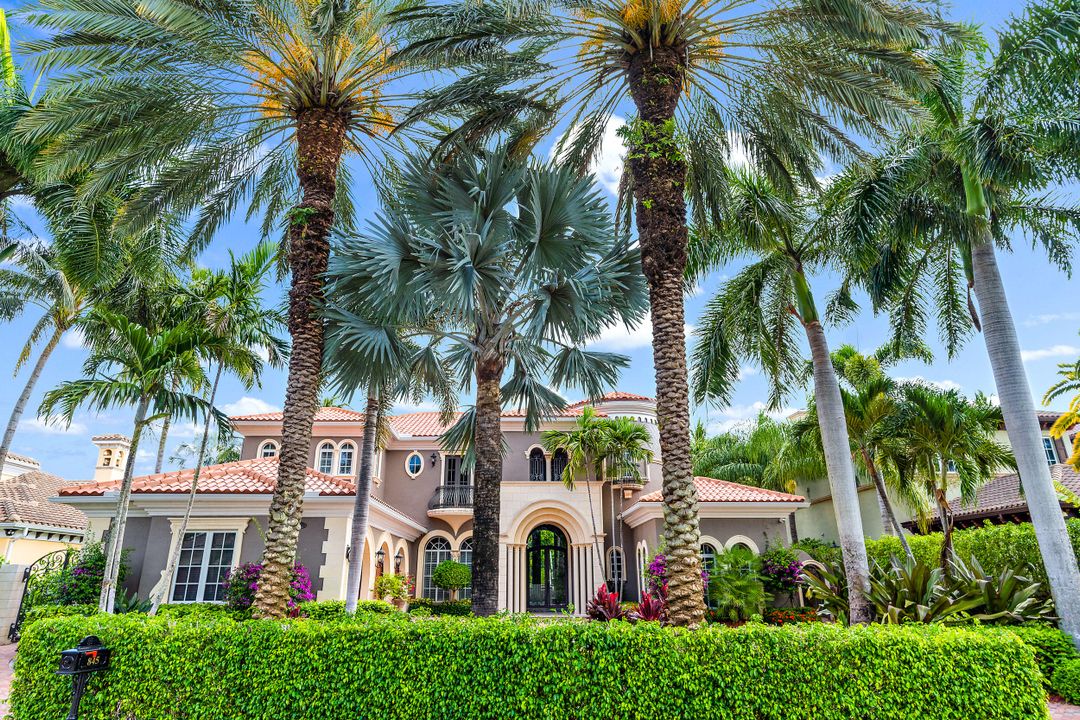 Recently Sold: $3,850,000 (5 beds, 7 baths, 6303 Square Feet)
