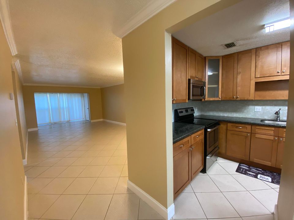 Recently Rented: $1,400 (2 beds, 2 baths, 1167 Square Feet)