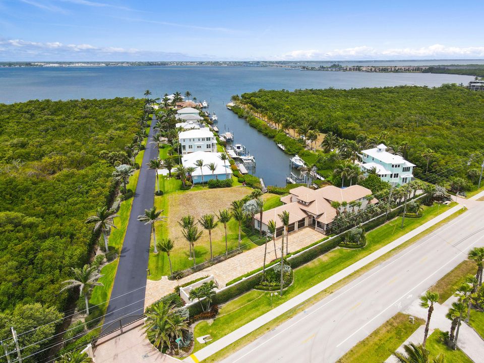 Recently Sold: $2,100,000 (4 beds, 3 baths, 3600 Square Feet)