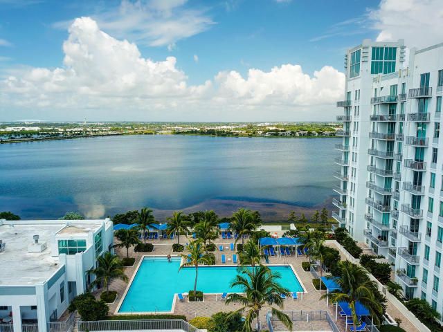 Recently Sold: $182,500 (1 beds, 1 baths, 774 Square Feet)