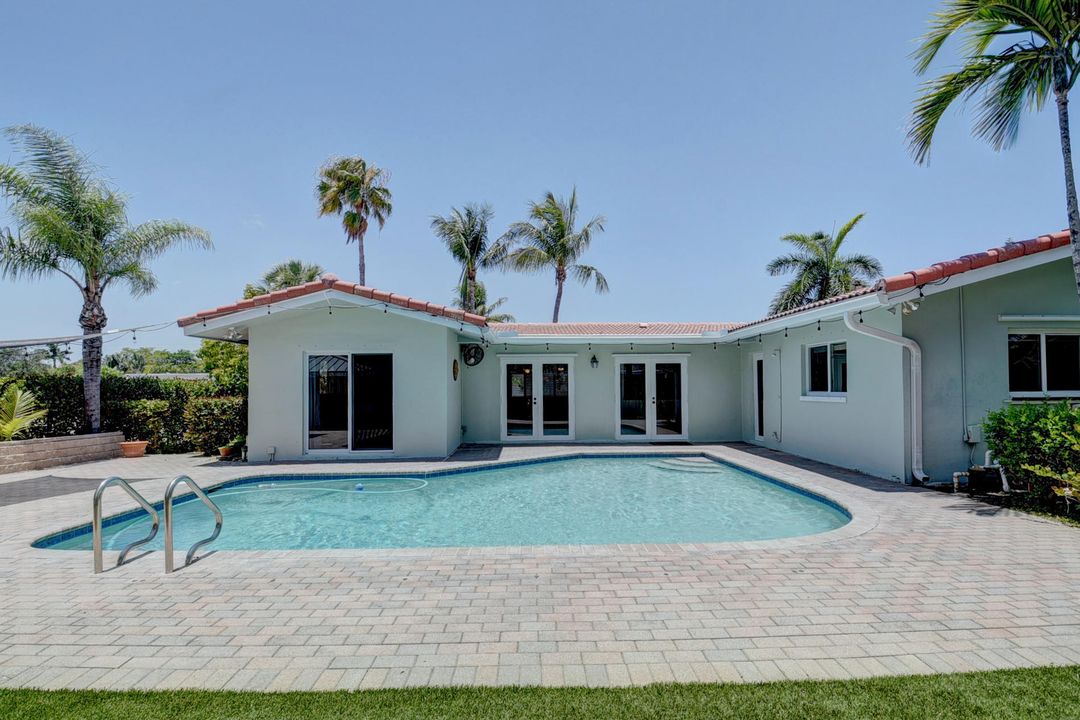 Recently Sold: $715,000 (5 beds, 3 baths, 2380 Square Feet)