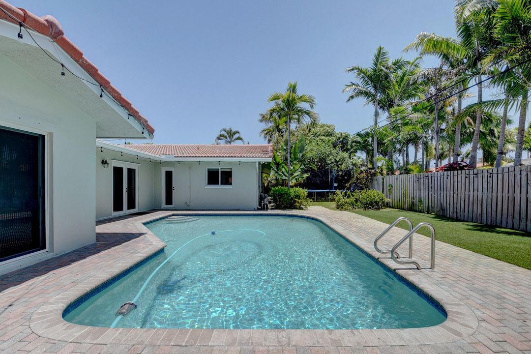 Recently Sold: $715,000 (5 beds, 3 baths, 2380 Square Feet)
