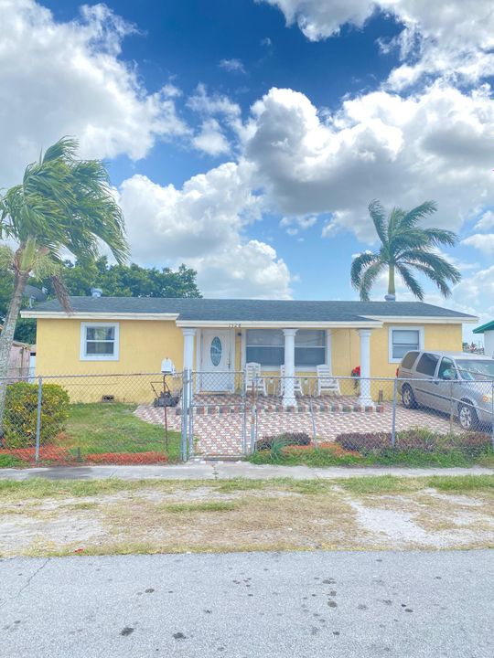 Recently Sold: $168,000 (4 beds, 2 baths, 1170 Square Feet)