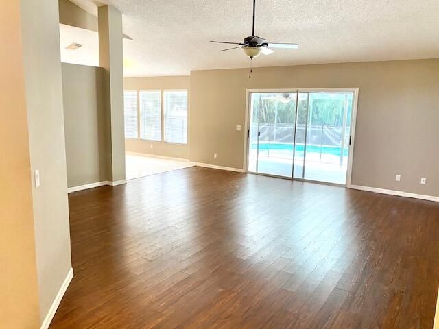 Recently Rented: $2,500 (3 beds, 2 baths, 1505 Square Feet)