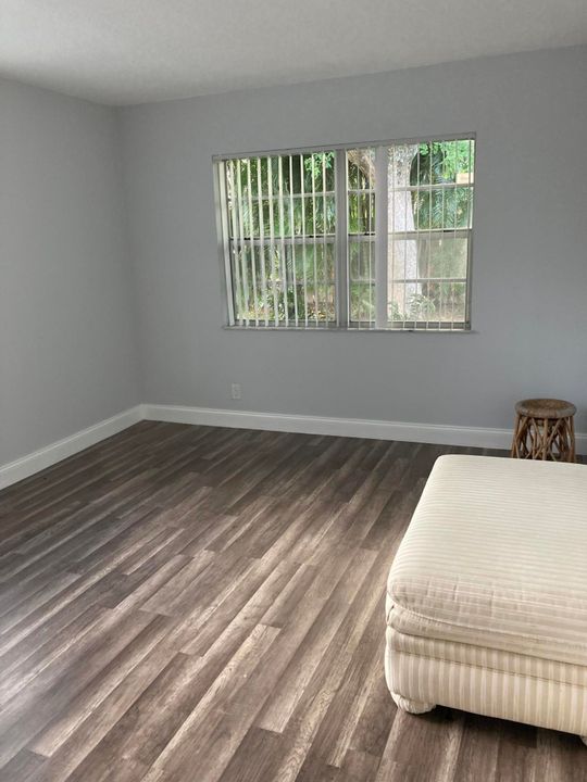Recently Rented: $1,675 (2 beds, 1 baths, 844 Square Feet)