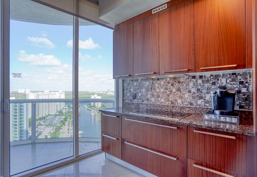 Recently Sold: $795,000 (2 beds, 2 baths, 1463 Square Feet)