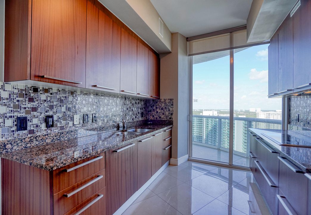 Recently Sold: $795,000 (2 beds, 2 baths, 1463 Square Feet)