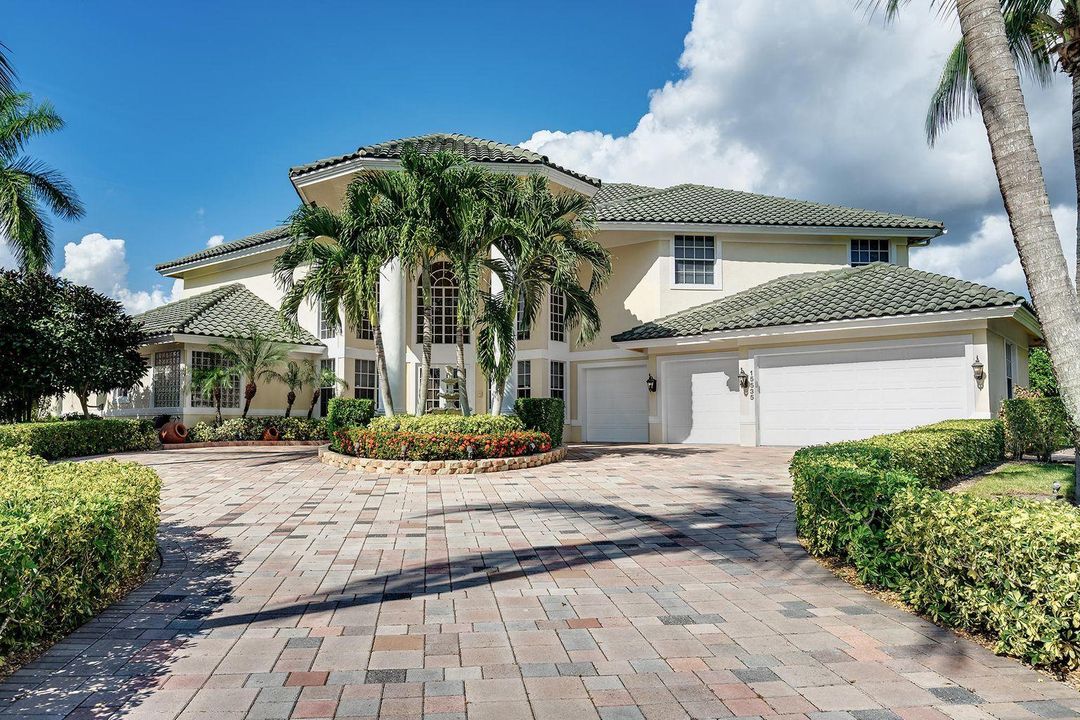 Recently Sold: $1,699,000 (6 beds, 5 baths, 5259 Square Feet)