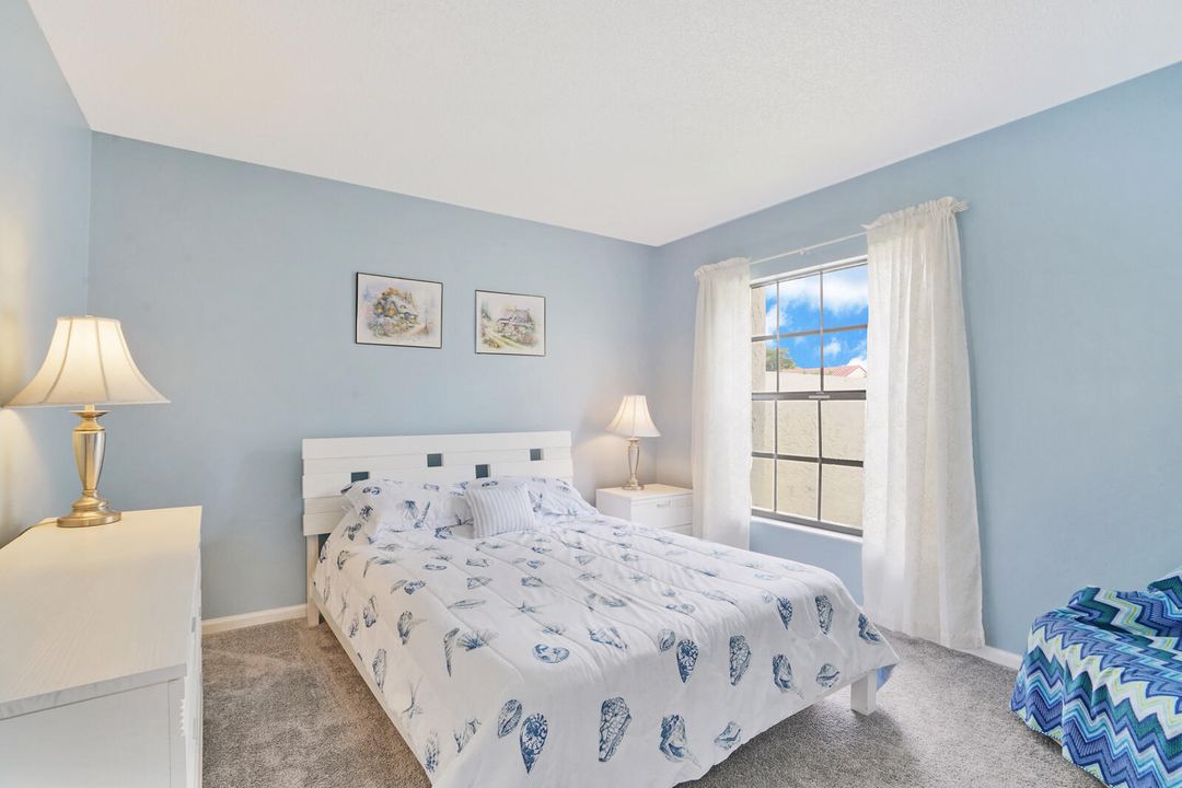 Recently Sold: $415,000 (2 beds, 2 baths, 1384 Square Feet)
