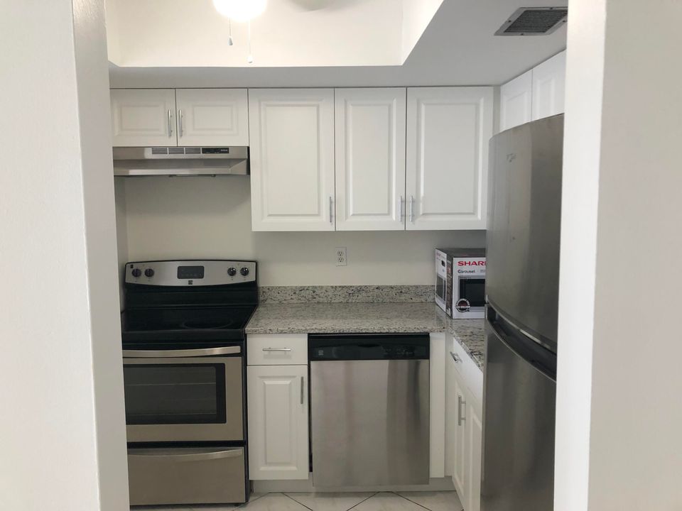 Recently Sold: $169,000 (1 beds, 1 baths, 697 Square Feet)