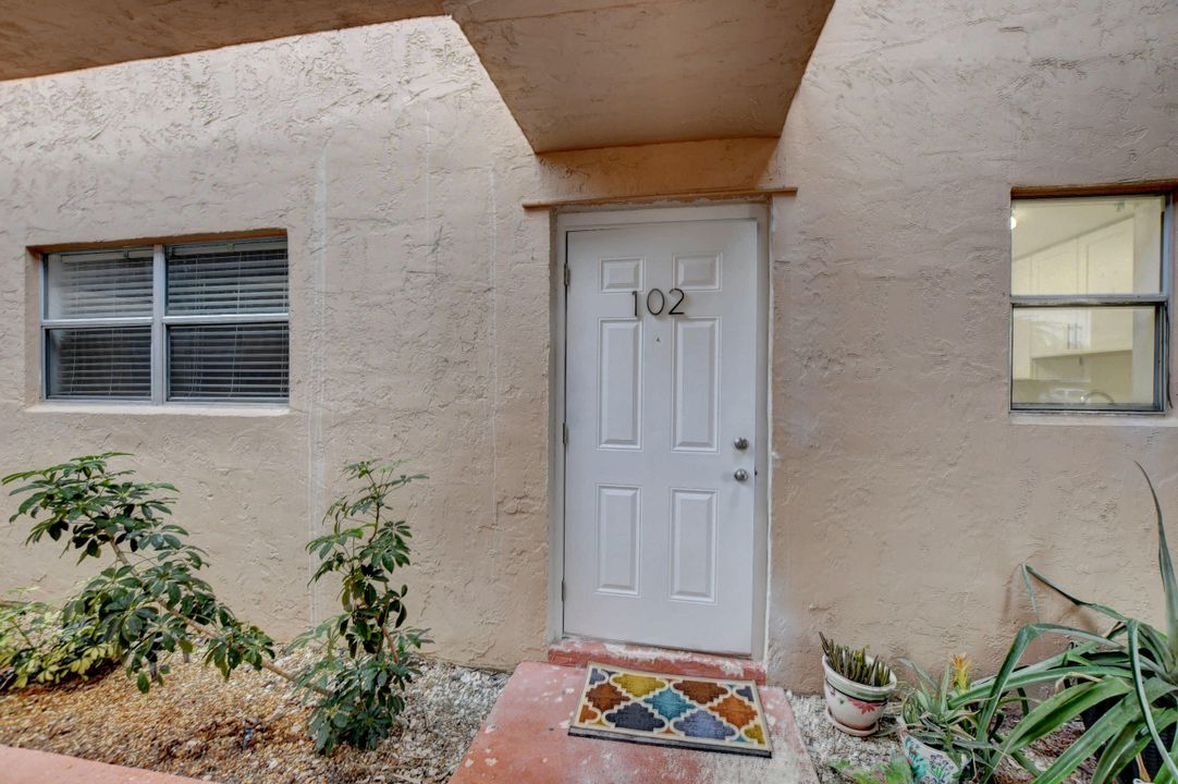 Recently Rented: $1,550 (2 beds, 1 baths, 800 Square Feet)