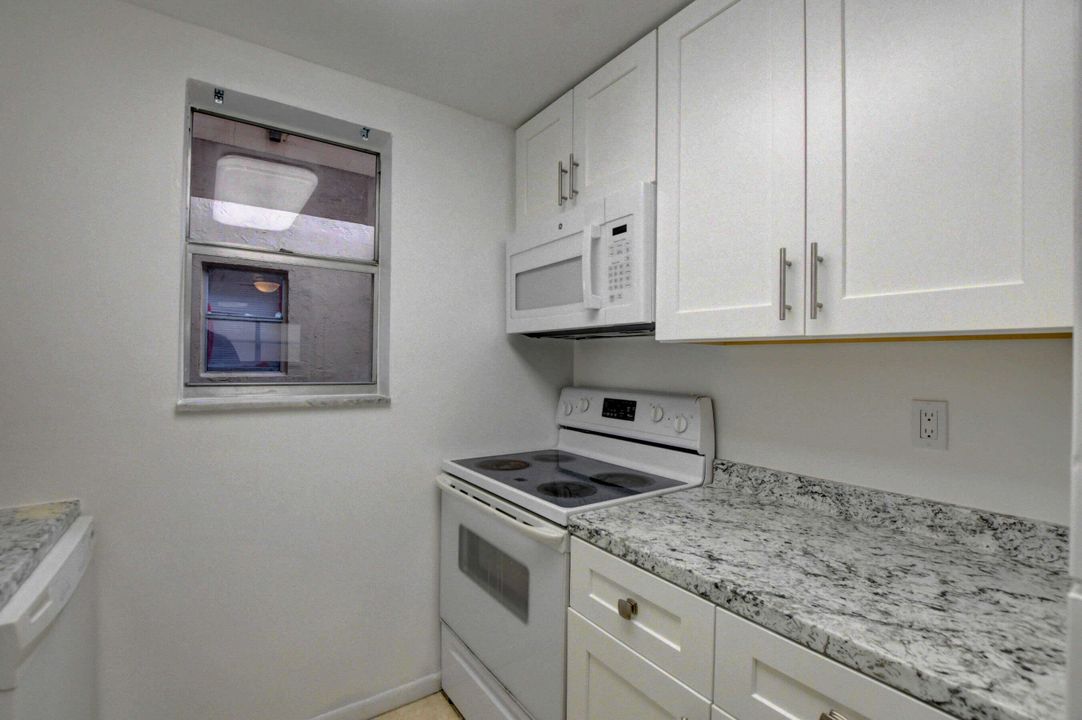 Recently Rented: $1,550 (2 beds, 1 baths, 800 Square Feet)