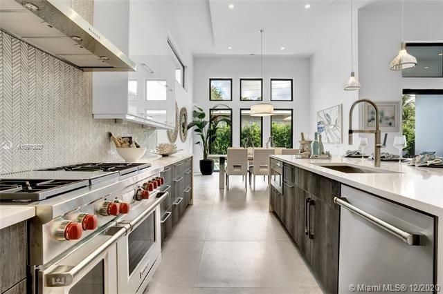 Active With Contract: $1,700,000 (4 beds, 3 baths, 3171 Square Feet)