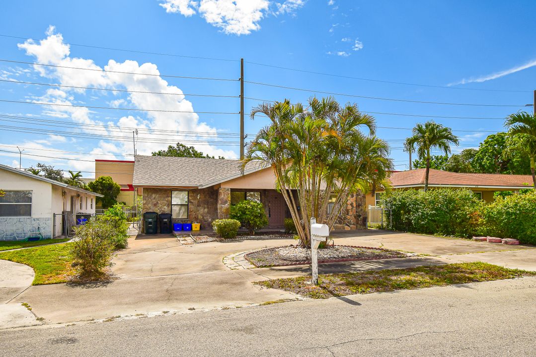 Recently Sold: $325,000 (2 beds, 2 baths, 1697 Square Feet)