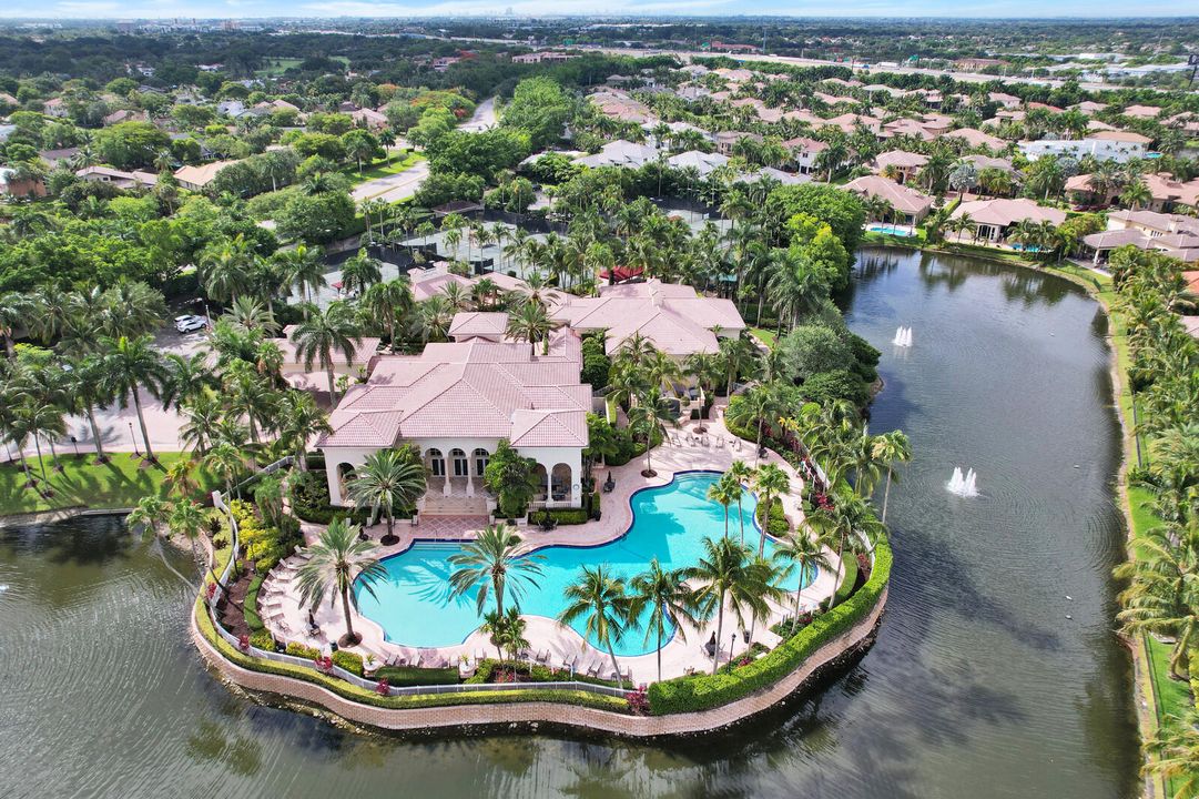 Recently Sold: $3,499,000 (5 beds, 5 baths, 4611 Square Feet)
